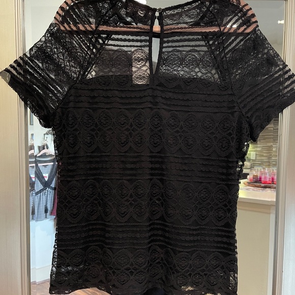 Laundry by Shelli Segal lace top w/attached shell - Picture 2 of 4